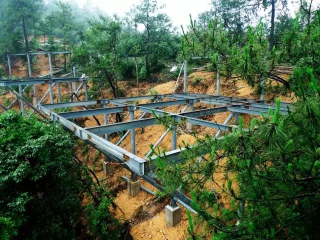 ���ı����������ʽṹ���к�ɽ�صĵ���¥�ṹ